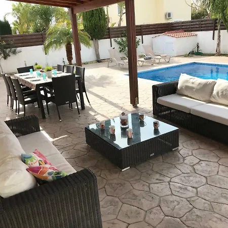 Thekla Napa Βίλα *